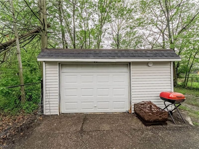 1714 Hillview Road, Cleveland, OH 44112 Photo 19