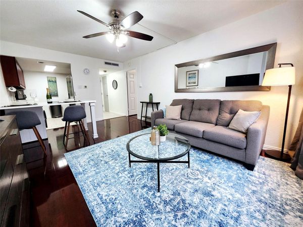1800 Lavaca St, Unit 102, Austin, TX 78701