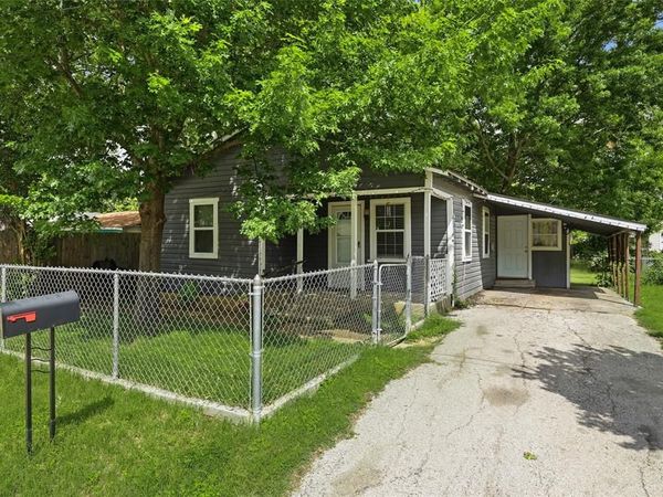 305 Claude Avenue, Cleburne, TX 76031