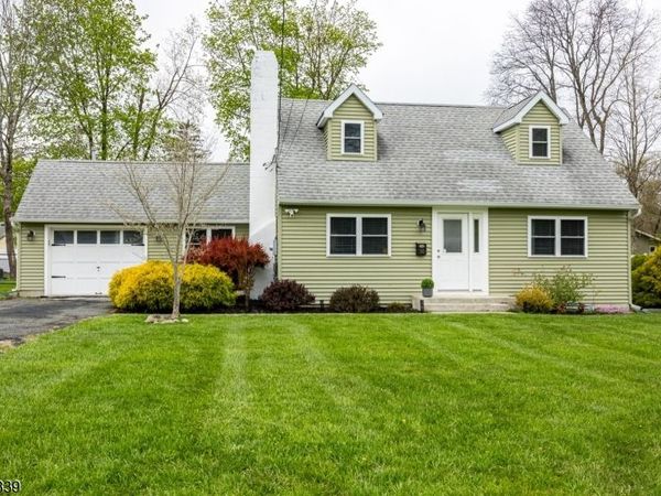 30 Signal Hill Trl, Sparta, NJ 07871