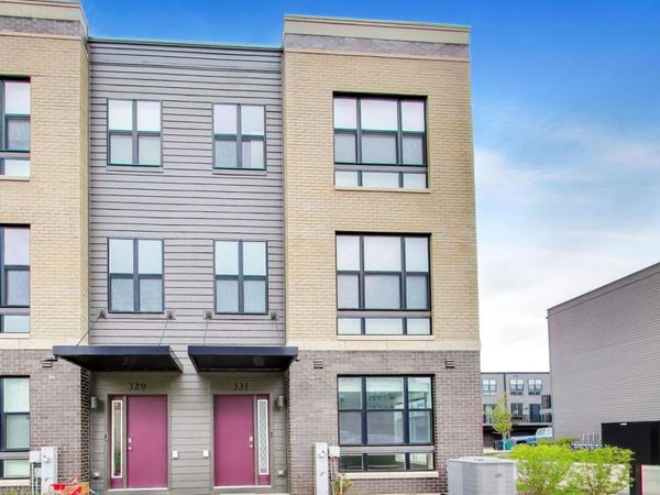 331 Summit Circle , Lombard, IL 60148