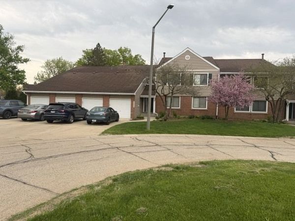 107 Autumn Court, Unit 4, Buffalo Grove, IL 60089