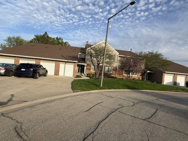 107 Autumn Court, Unit 107, Buffalo Grove, IL 60089