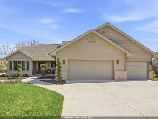 118 SHALIMAR COURT, Combined Locks, WI 54113