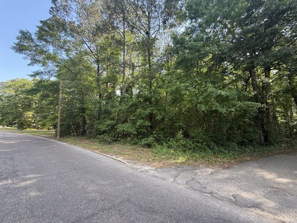 00 N Main St., Columbia, MS 39429