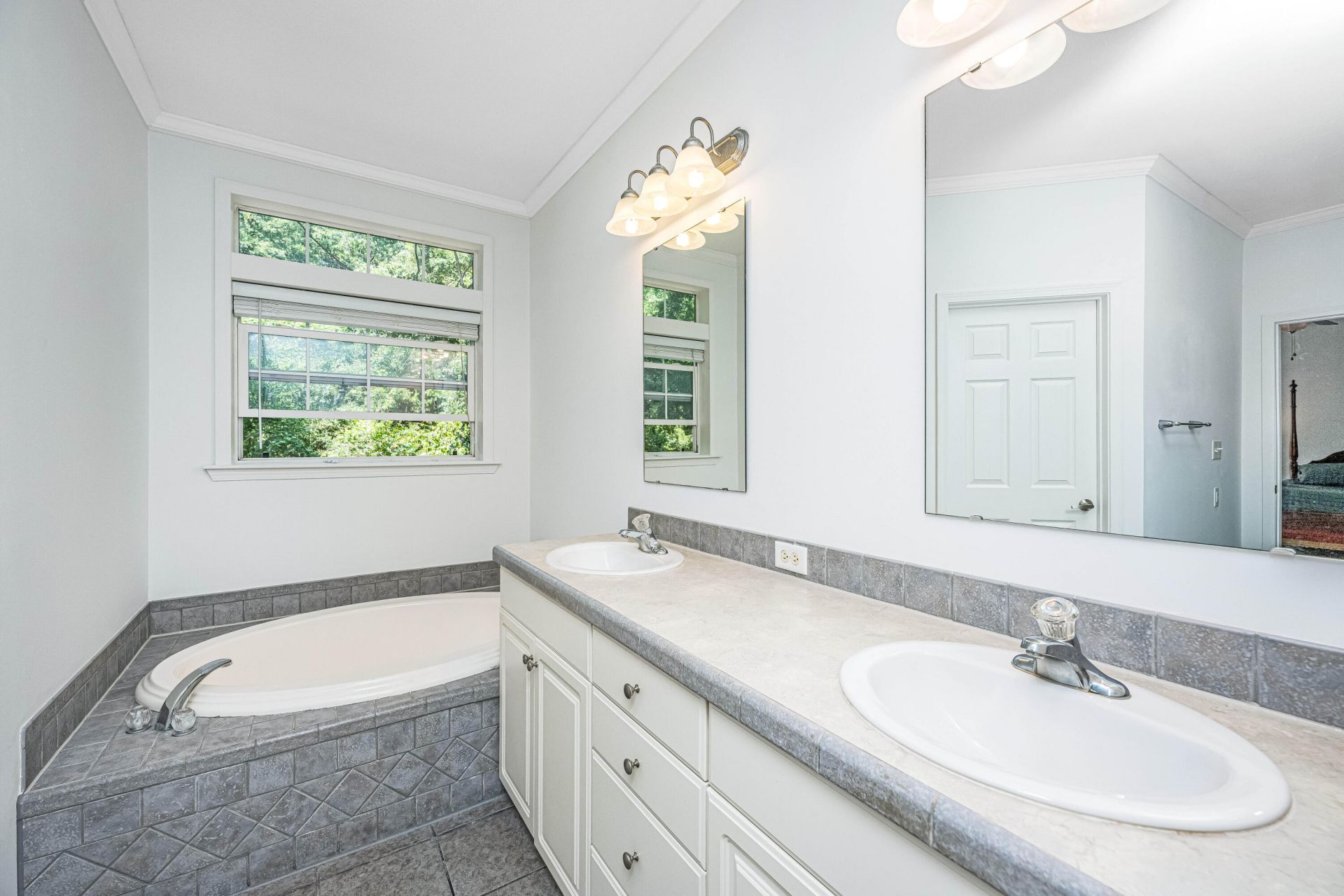 7650 Point Of Pines Road Photo 18