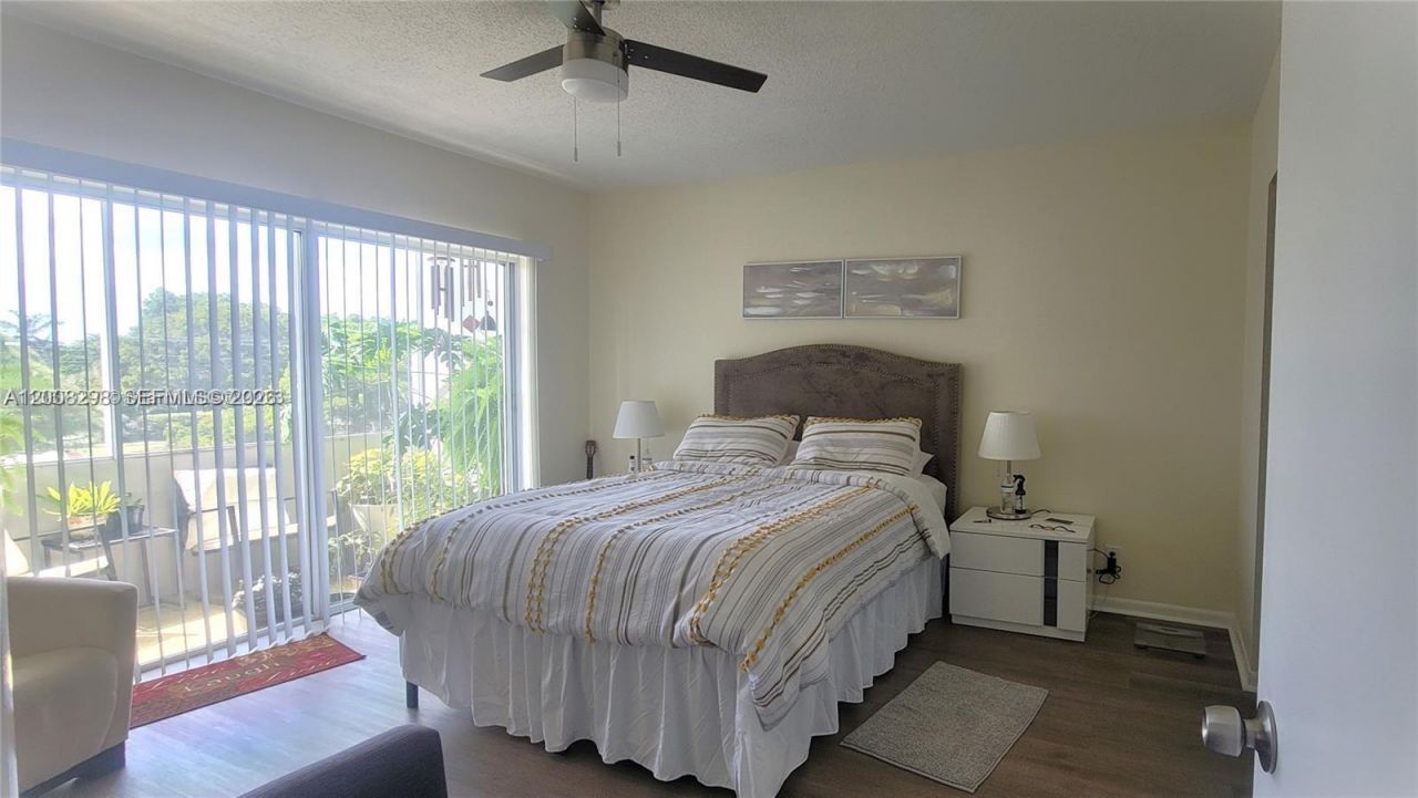 2200 Park Ln, Unit 302, Hollywood, FL 33021 Photo
