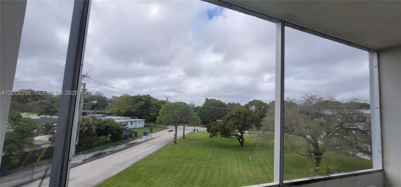 2200 Park Ln, Unit 302, Hollywood, FL 33021 Photo