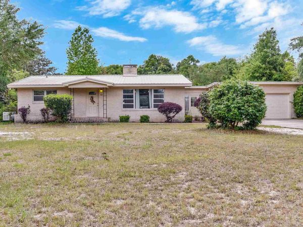 621 Parker Cir, Pensacola, FL 32504