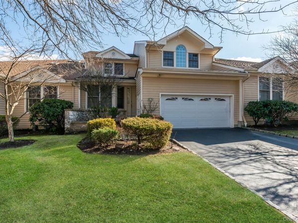 163 Doral Court , Roslyn, NY 11576