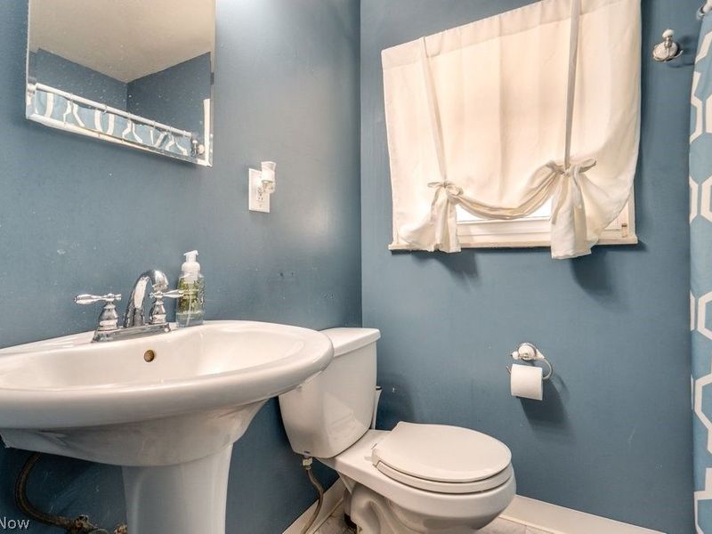 6710 Ackley Road, Parma, OH 44129 Photo 12