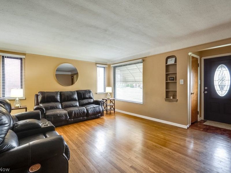 6710 Ackley Road, Parma, OH 44129 Photo 6