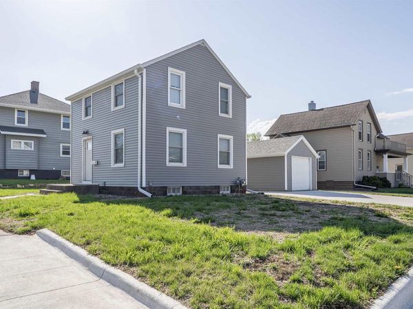 400 Plymouth St SE, LeMars, IA 51031