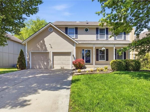 15516 Glenwood Avenue, Overland Park, KS 66223