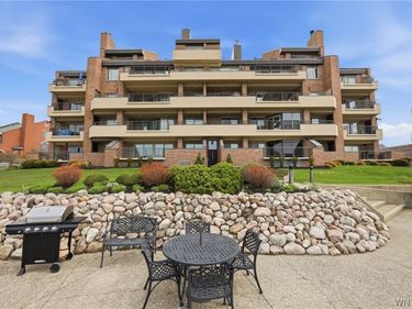 40 Waterfront Circle, Unit 406, Buffalo, NY 14202