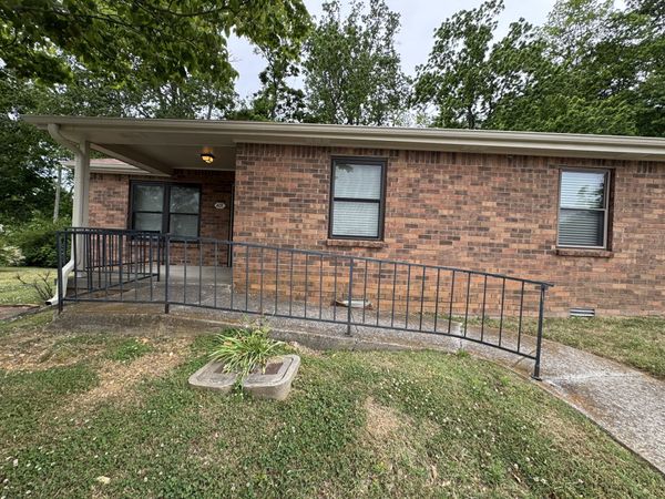 401 Deer Lake Dr , Nashville, TN 37221