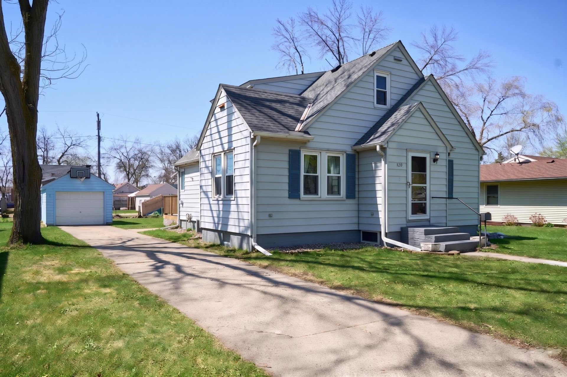 120 S Cedar Street, Belle Plaine, MN 56011 Main Photo