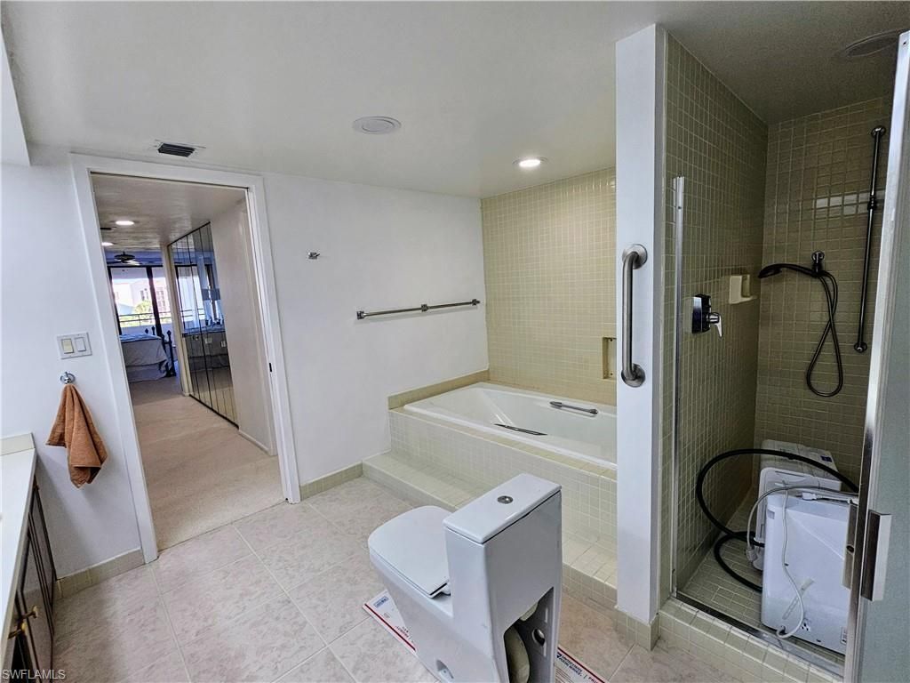 5260 S Landings Dr, Unit 407, Fort Myers, FL 33919 Photo
