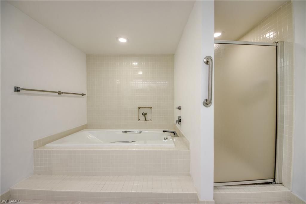5260 S Landings Dr, Unit 407, Fort Myers, FL 33919 Photo