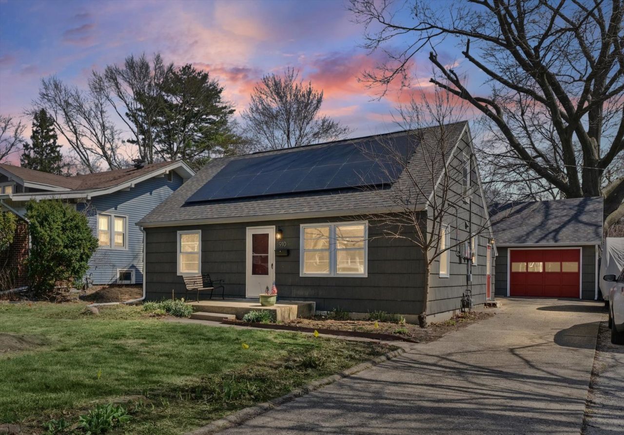 910 S Lynn Street , Urbana, IL 61801 Main Photo