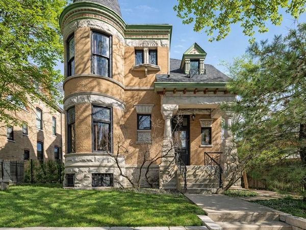 2138 W Caton Street , Chicago, IL 60647