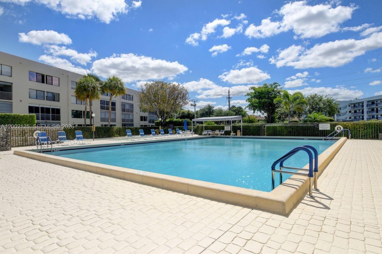 3154 Via Poinciana, Unit 308, Lake Worth, FL 33467 Photo
