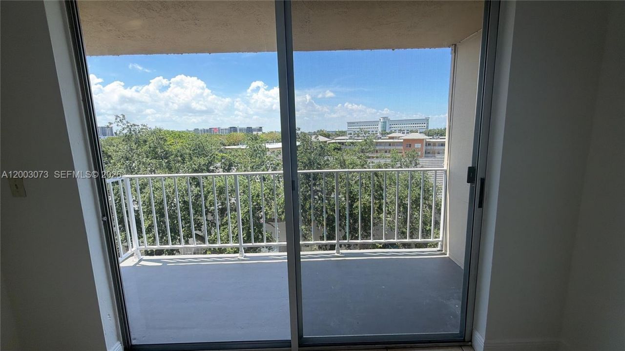 1805 Sans Souci Blvd, Unit 526, North Miami, FL 33181 Photo