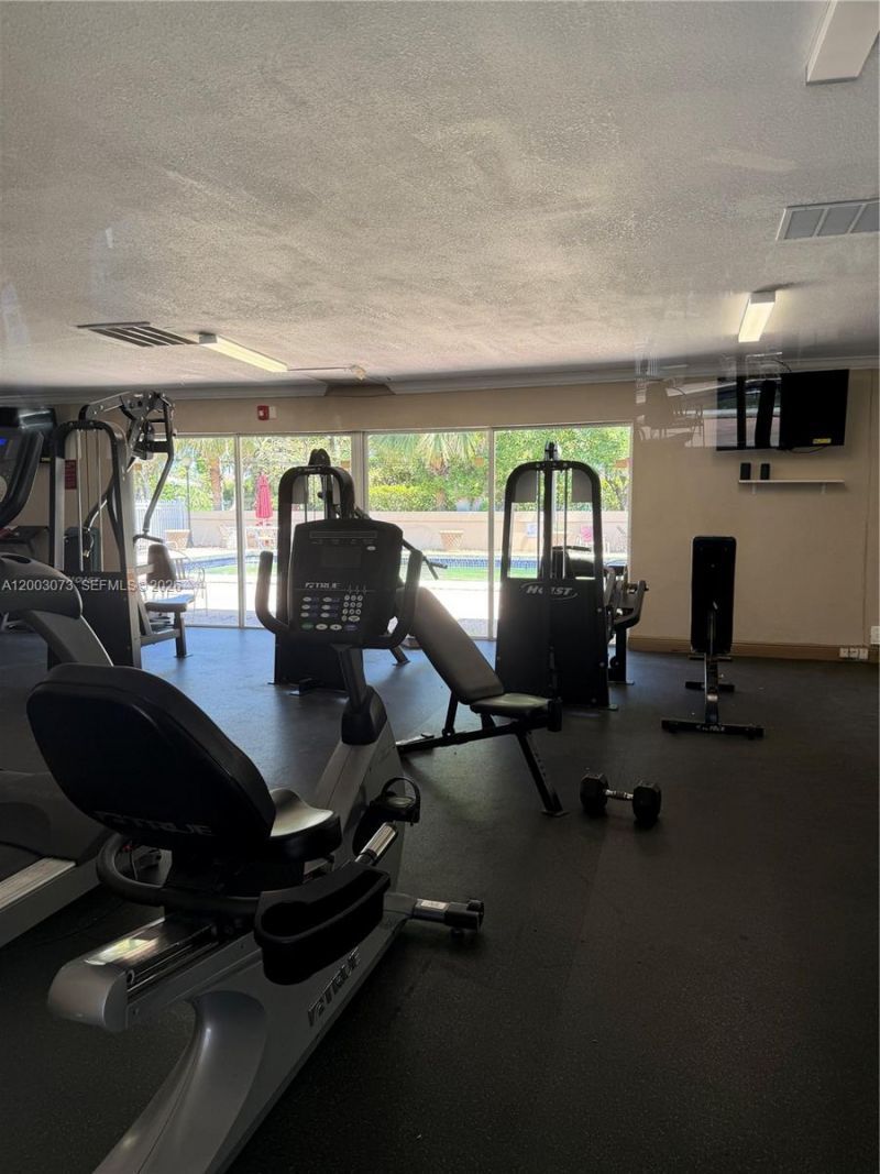 1805 Sans Souci Blvd, Unit 526, North Miami, FL 33181 Photo