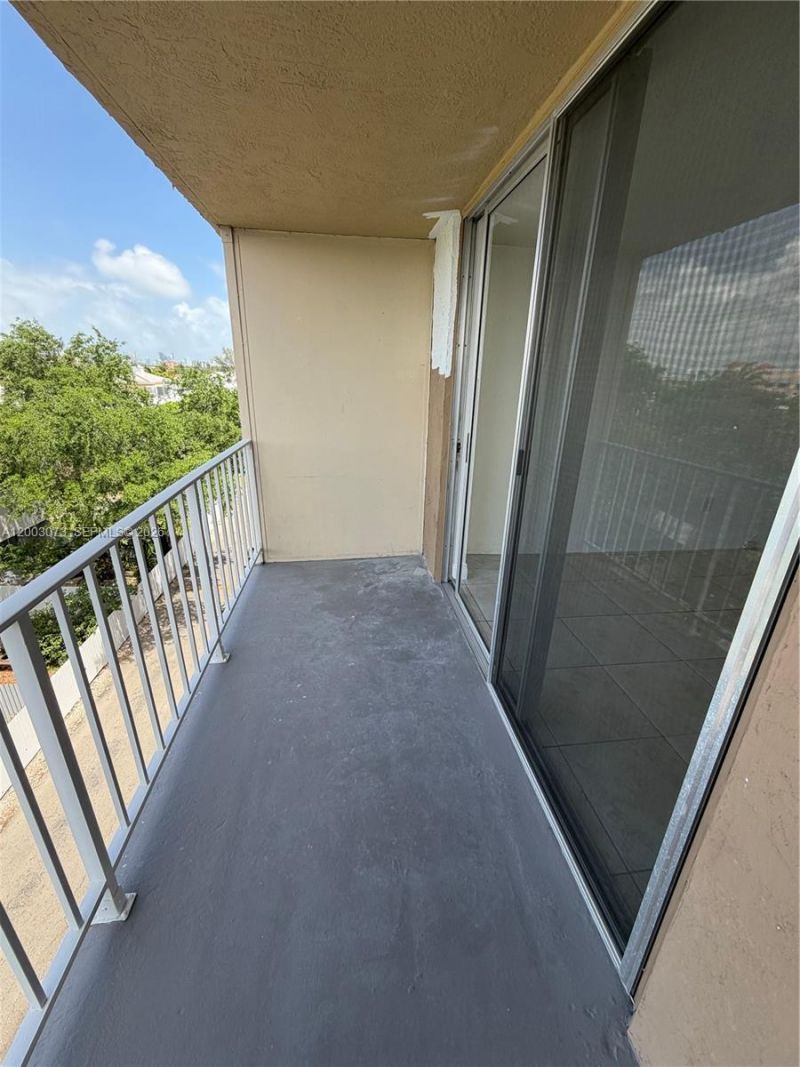 1805 Sans Souci Blvd , Unit 526, North Miami, FL 33181 Photo