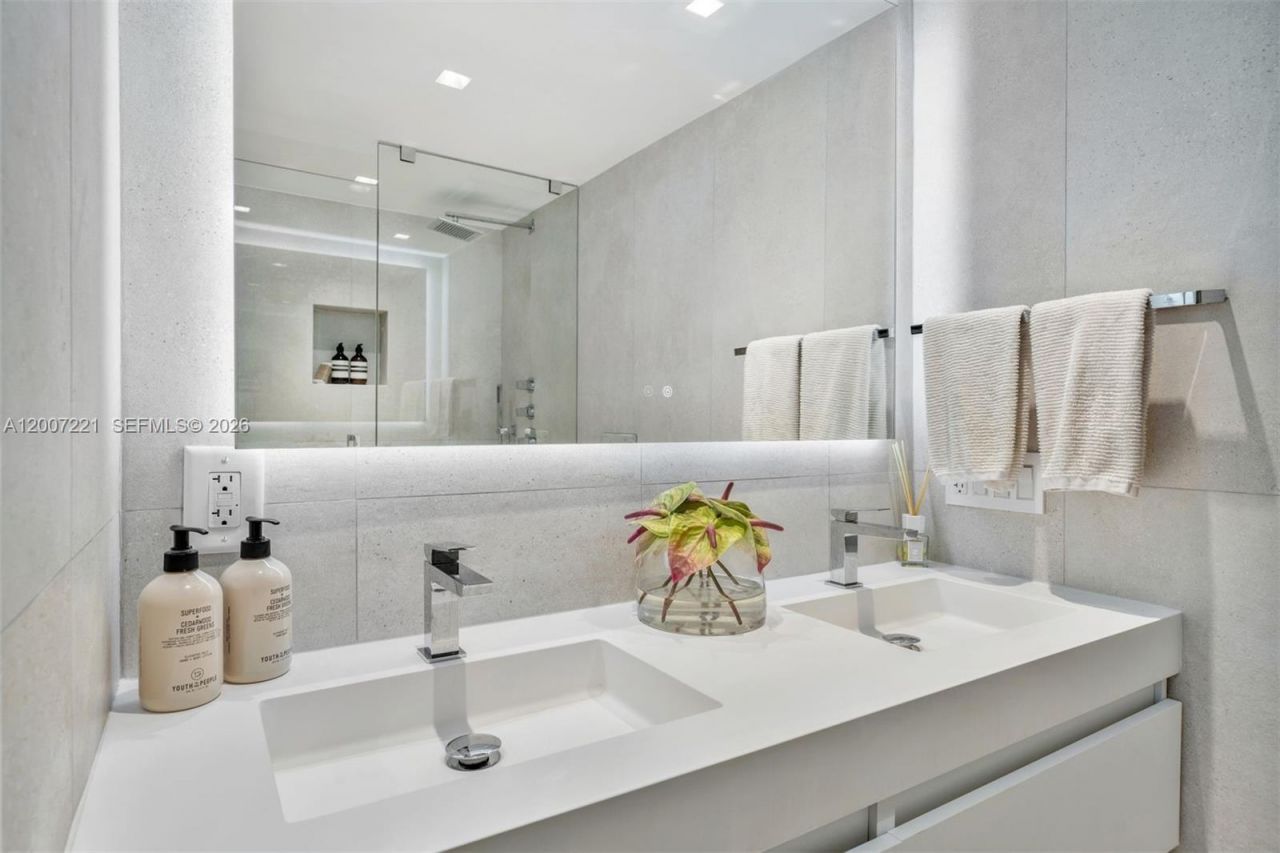 2301 Collins Ave , Unit 902, Miami Beach, FL 33139 Photo