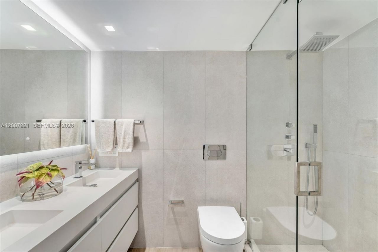 2301 Collins Ave , Unit 902, Miami Beach, FL 33139 Photo
