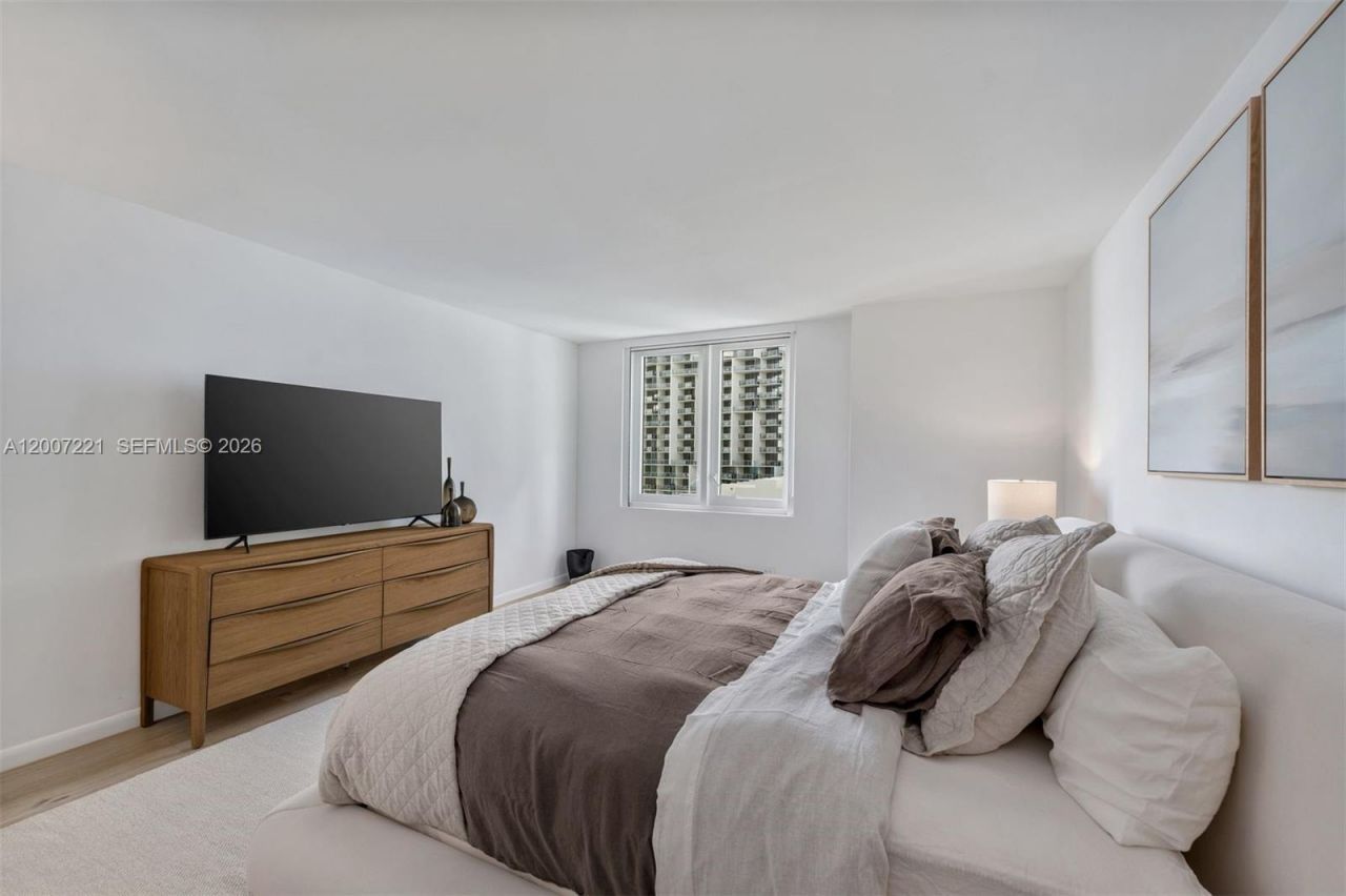 2301 Collins Ave , Unit 902, Miami Beach, FL 33139 Photo
