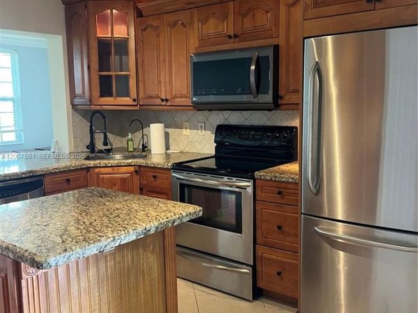 6805 NW 75th St , Tamarac, FL 33321