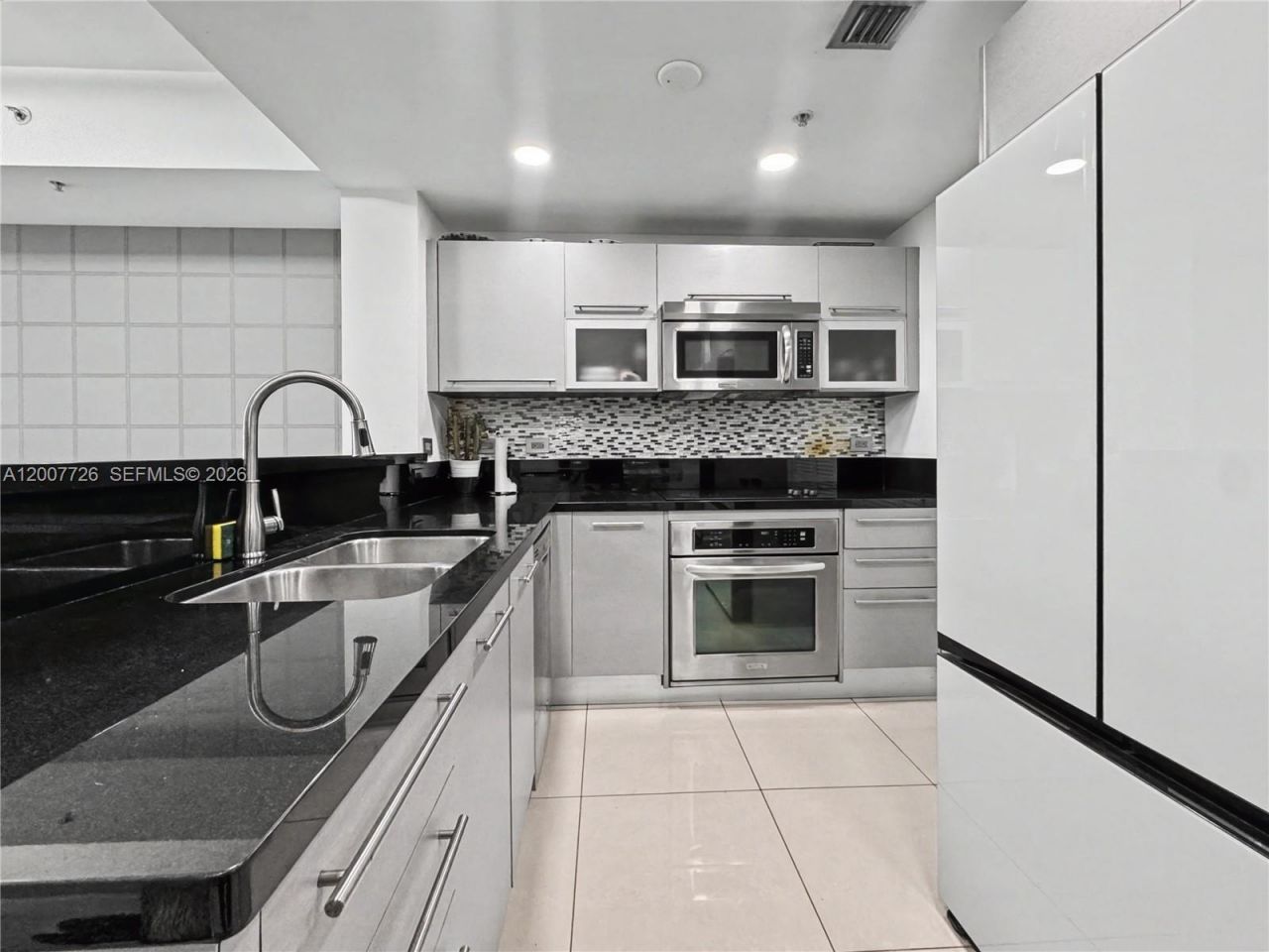 253 NE 2nd St , Unit 1003, Miami, FL 33132 Photo