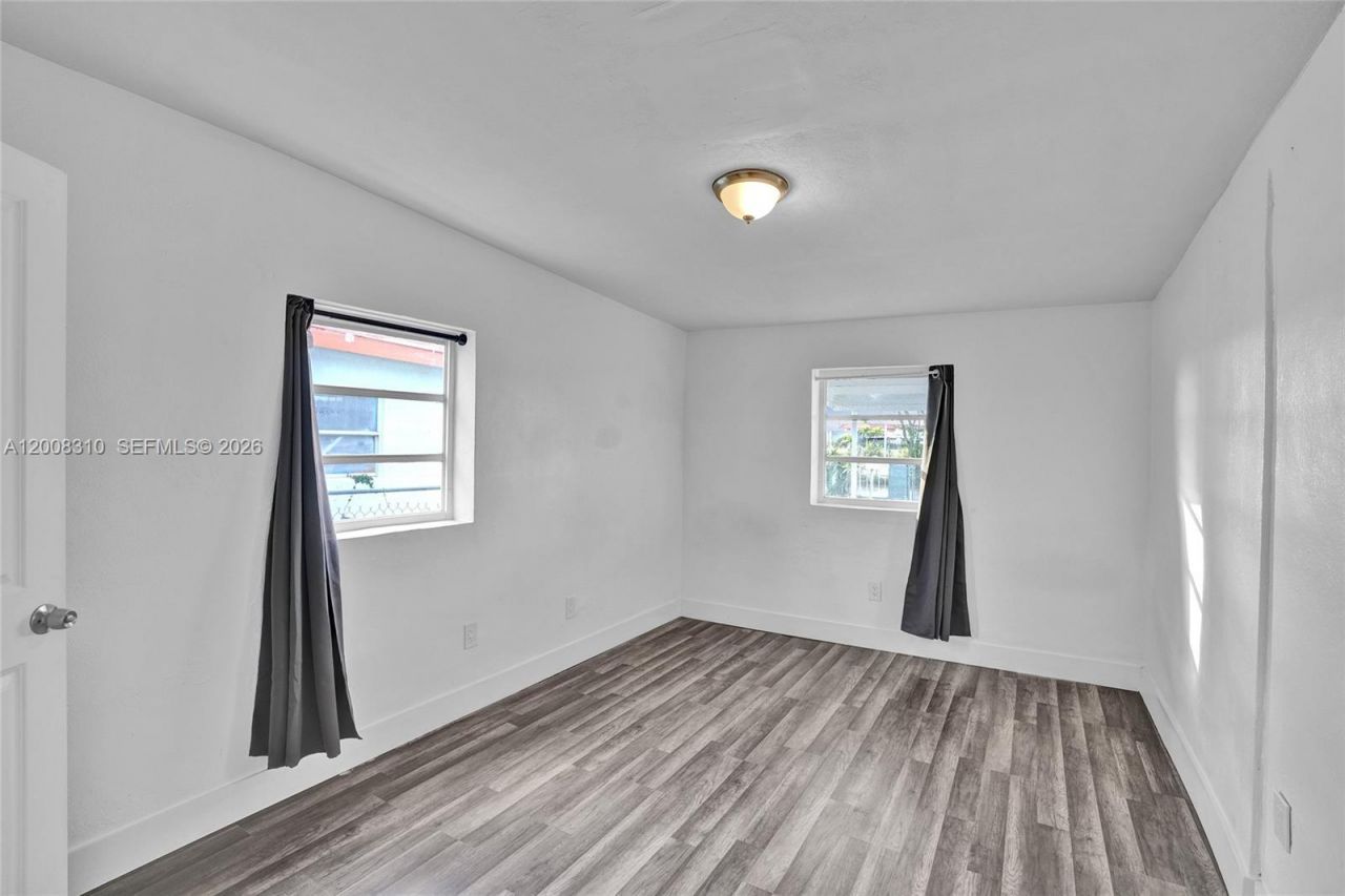 2100 Service Rd, Opa Locka, FL 33054 Photo