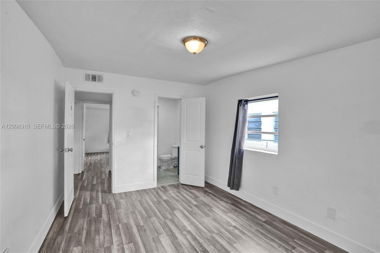 2100 Service Rd, Opa Locka, FL 33054 Photo