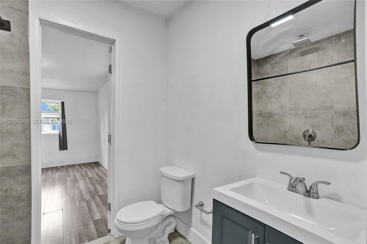 2100 Service Rd, Opa Locka, FL 33054 Photo