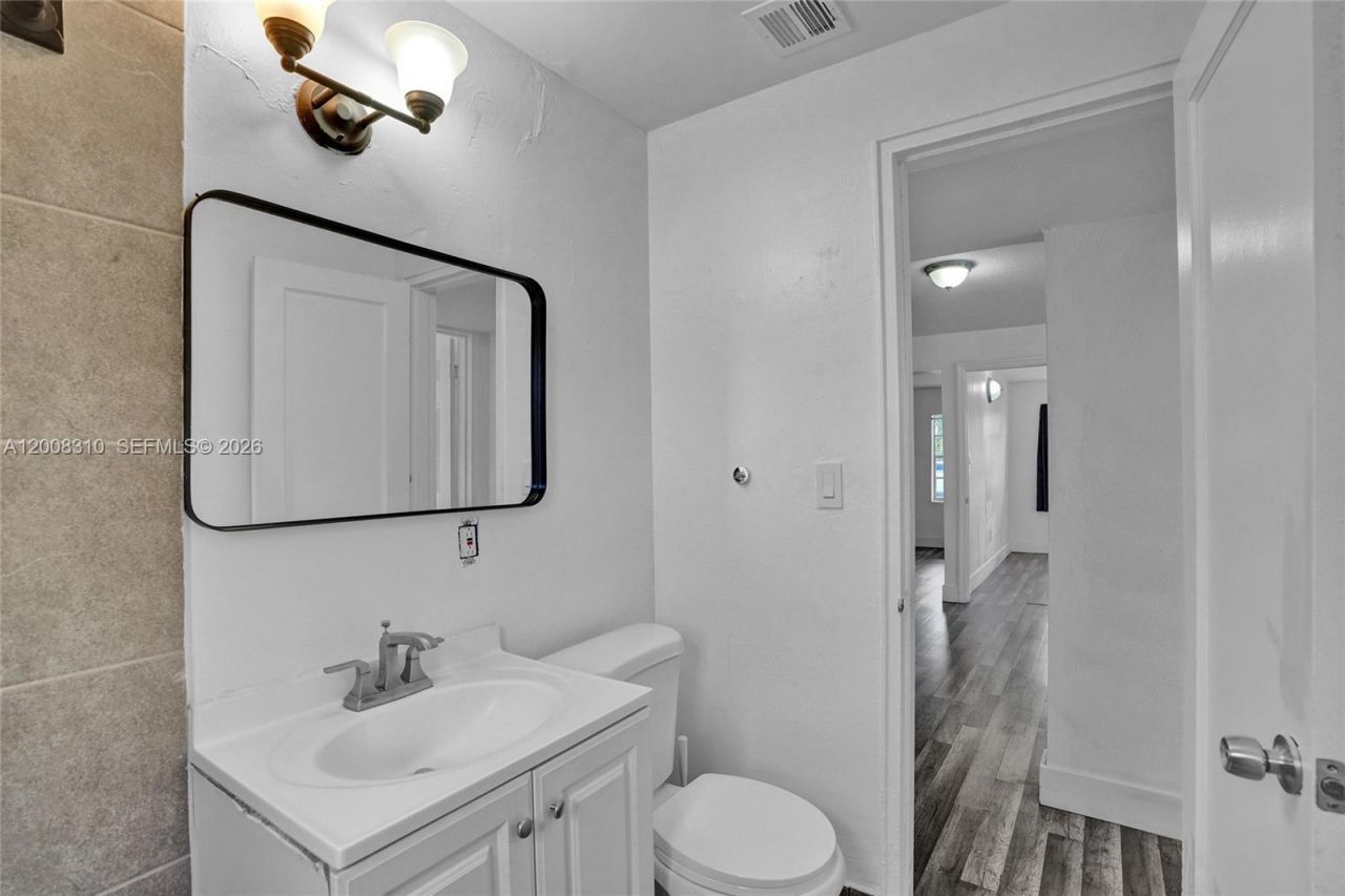 2100 Service Rd, Opa Locka, FL 33054 Photo