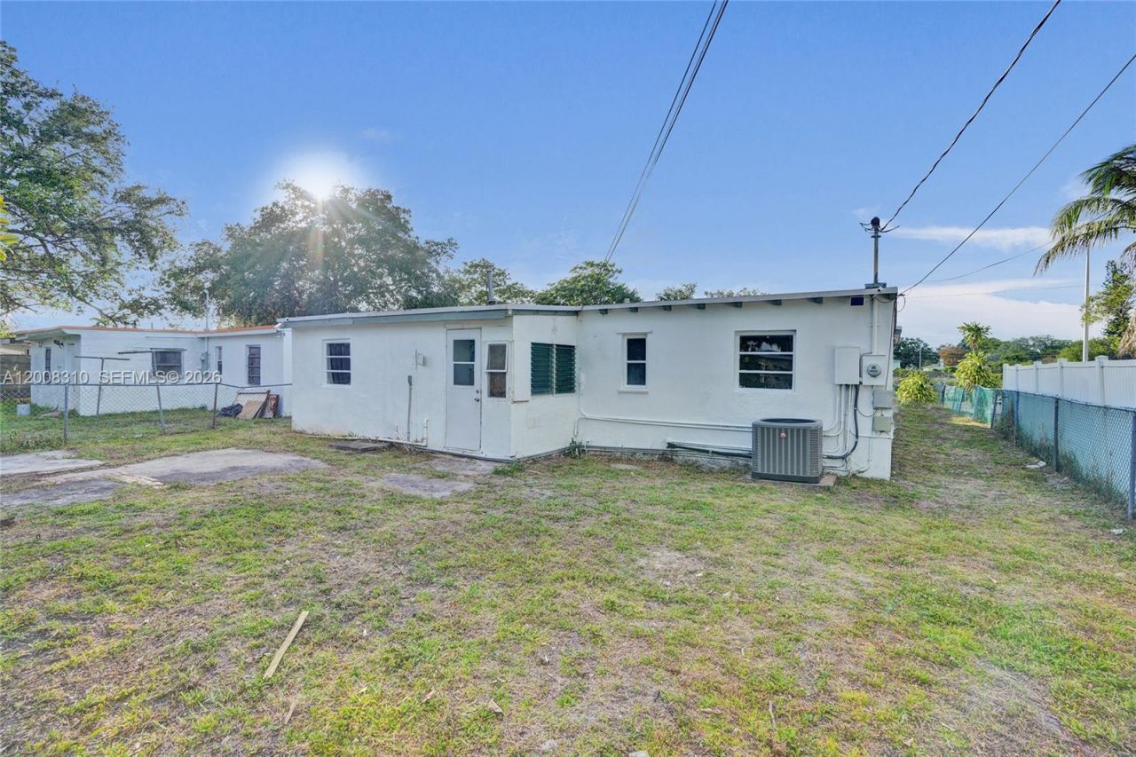 2100 Service Rd, Opa Locka, FL 33054 Photo