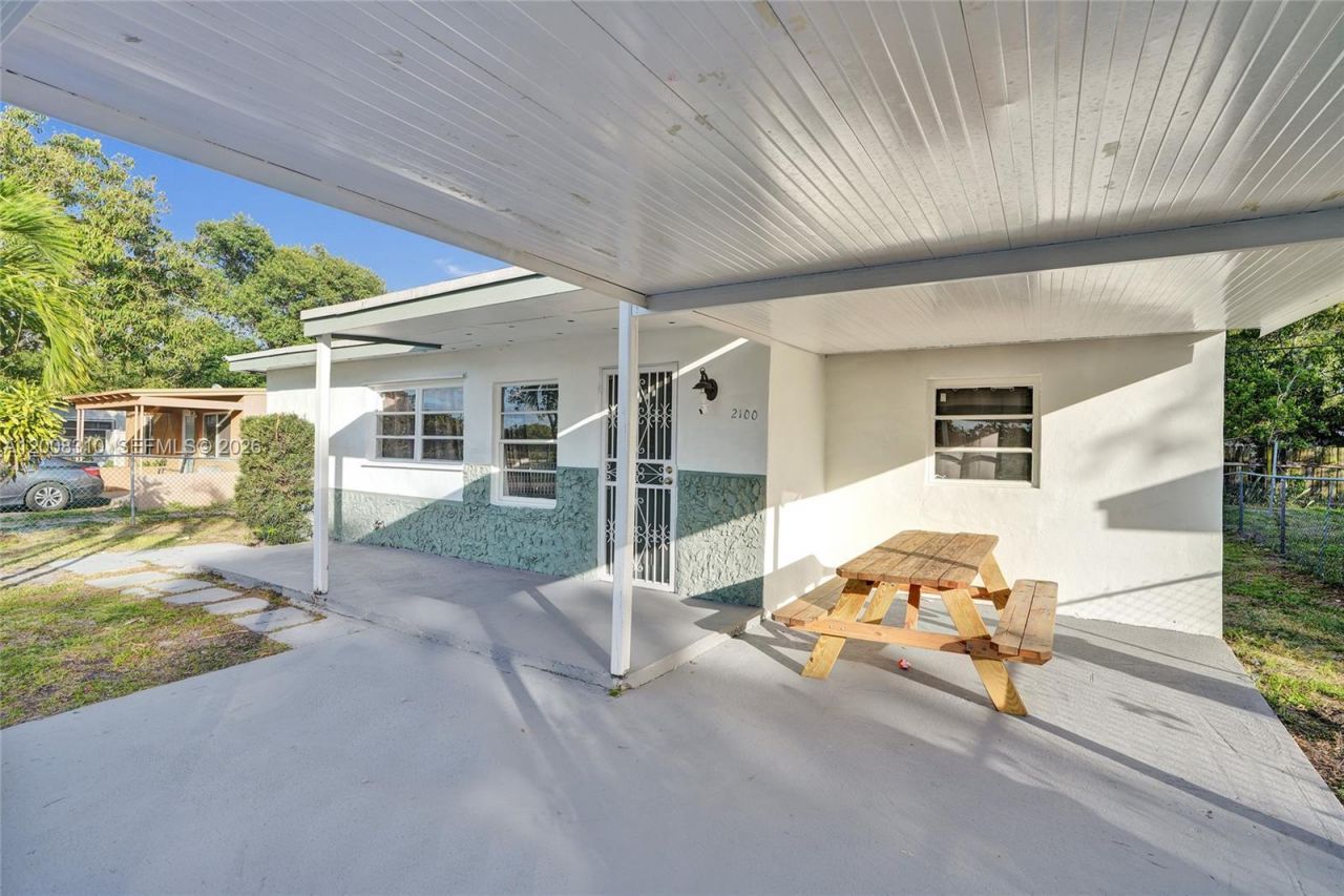 2100 Service Rd, Opa Locka, FL 33054 Photo