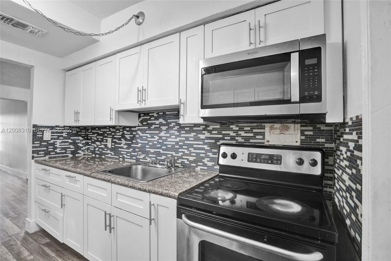 2100 Service Rd, Opa Locka, FL 33054 Photo