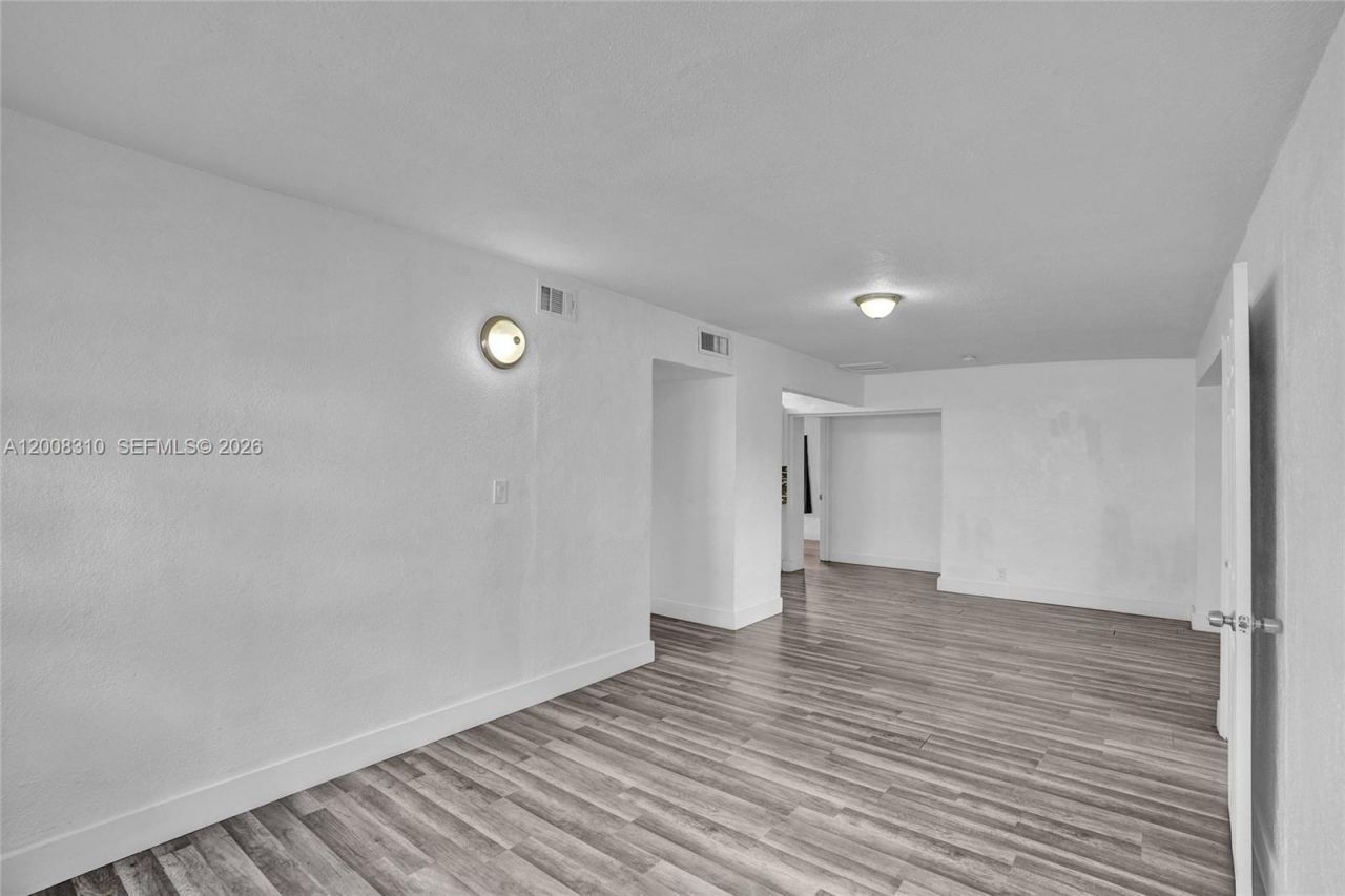 2100 Service Rd, Opa Locka, FL 33054 Photo