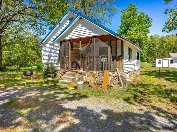 603 Razorback Dr, Clinton, AR 72013