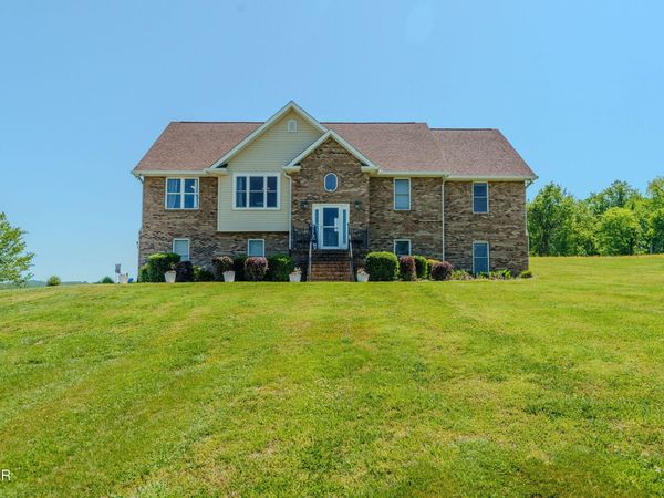 1463 River Run Circle, Sevierville, TN 37876