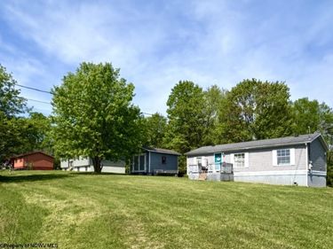 462 Spring Hills Road, Grafton, WV 26354