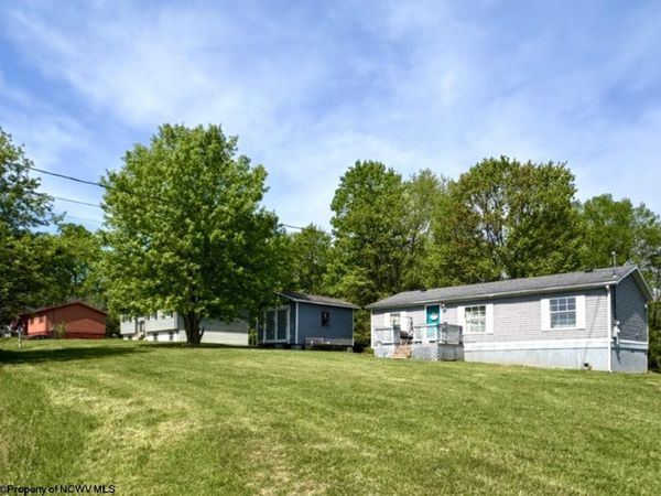 462 Spring Hills Road, Grafton, WV 26554