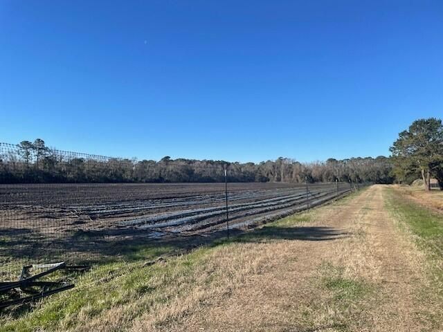 4750 River Road  Photo 6
