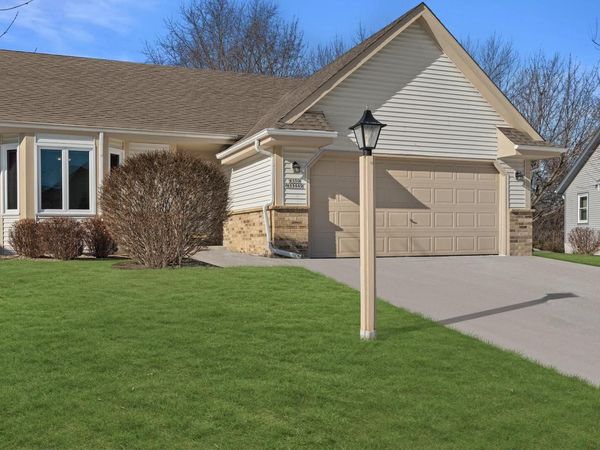 W159N11449 Red Oak CIRCLE, Germantown, WI 53022