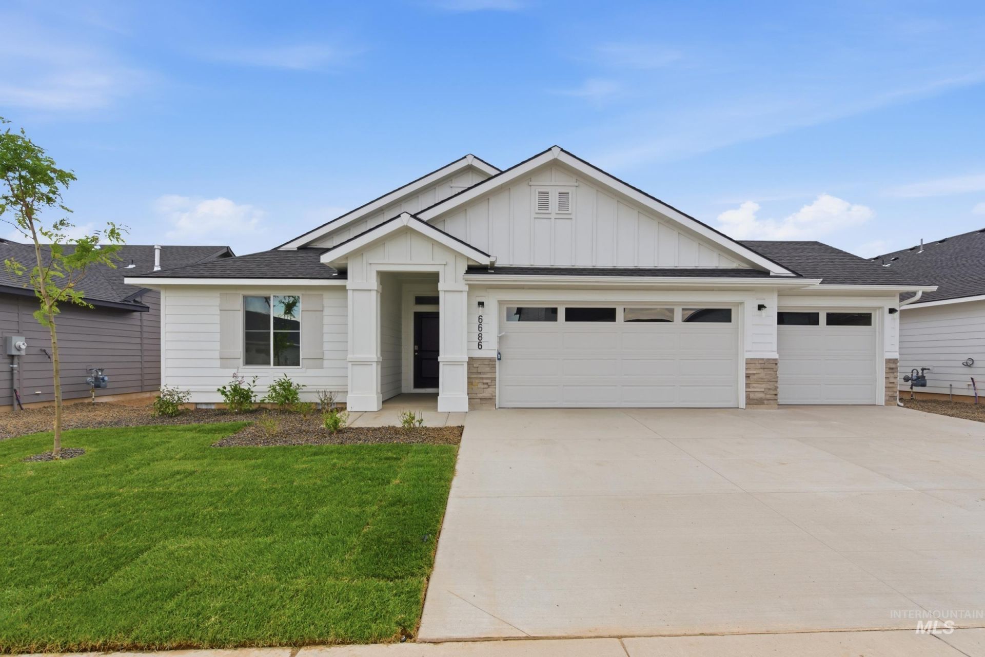 6686 W Plateau Creek Dr, Meridian, ID 83646 Main Photo