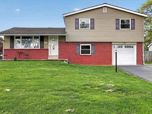 15 BUCKTHORN DRIVE, CARLISLE, PA 17015